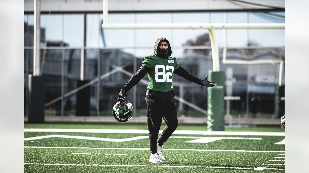 New York Jets: Local product Elijah Riley off to impressive start