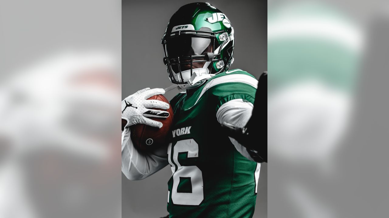 : Football NFL 2020 Certified #11 Le'Veon Bell NM-MT NY Jets :  Collectibles & Fine Art