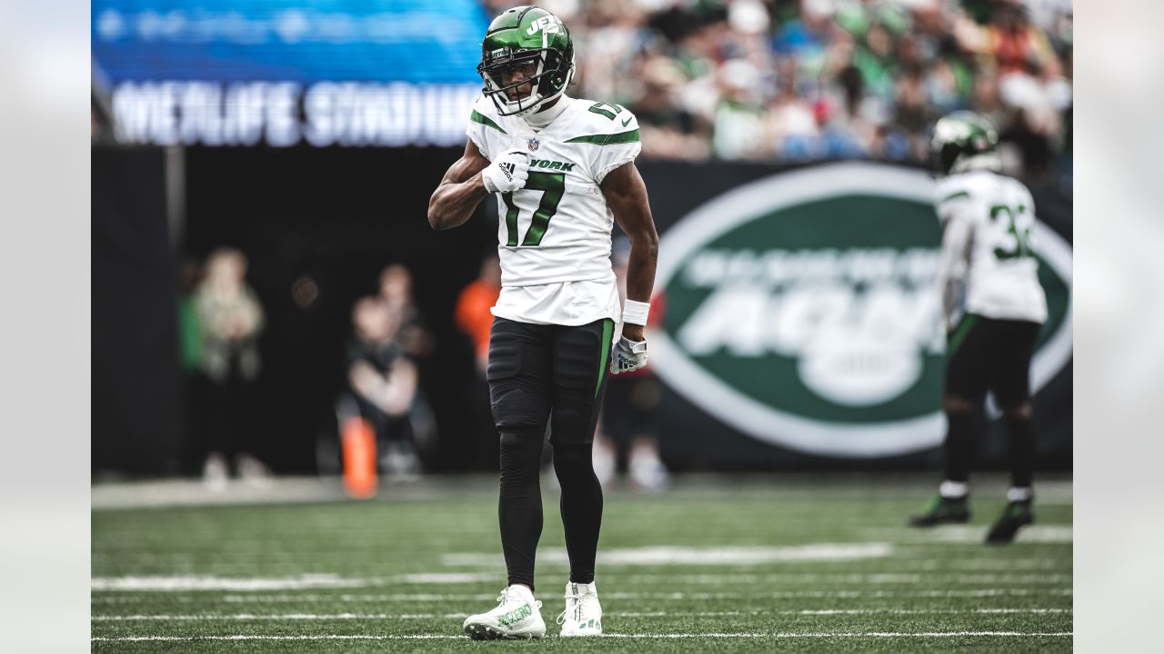 Jets WR Garrett Wilson named AP NFL Offensive Rookie of the Year