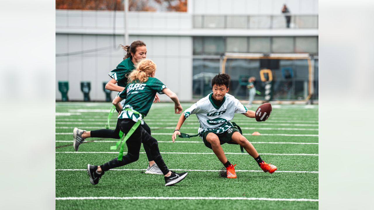 Gallery  Jets Players Get On the Field with Local Sixth Graders at Play 60  Flag Football Event