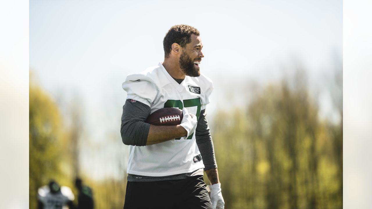 NY Jets tight end CJ Uzomah impressed by British NFL knowledge on London  trip