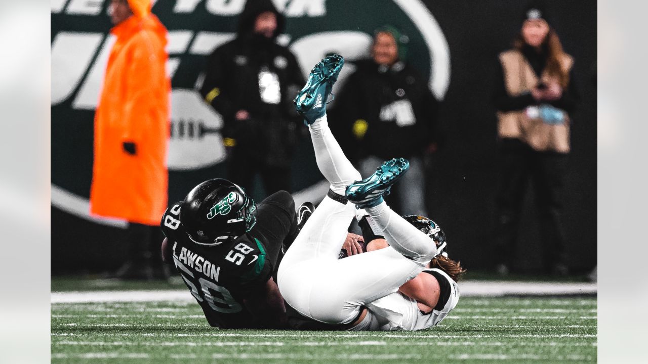 NY Jets come out sleeping in rain, trail Jaguars 13-3 at half