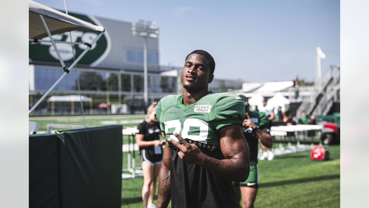 Jets DL Carl Lawson on Pluses (and Minuses?) of Pressuring QB Aaron Rodgers