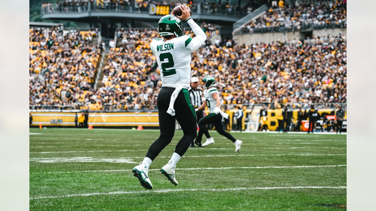 New York Jets cornerback Michael Carter II (30) plays defense during an NFL  game against the Green Bay Packers Sunday, Oct. 16, 2022, in Green Bay,  Wis. (AP Photo/Jeffrey Phelps Stock Photo - Alamy