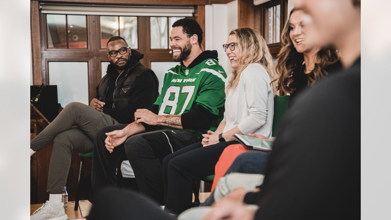 Bears help launch NFL girls flag football league in UK