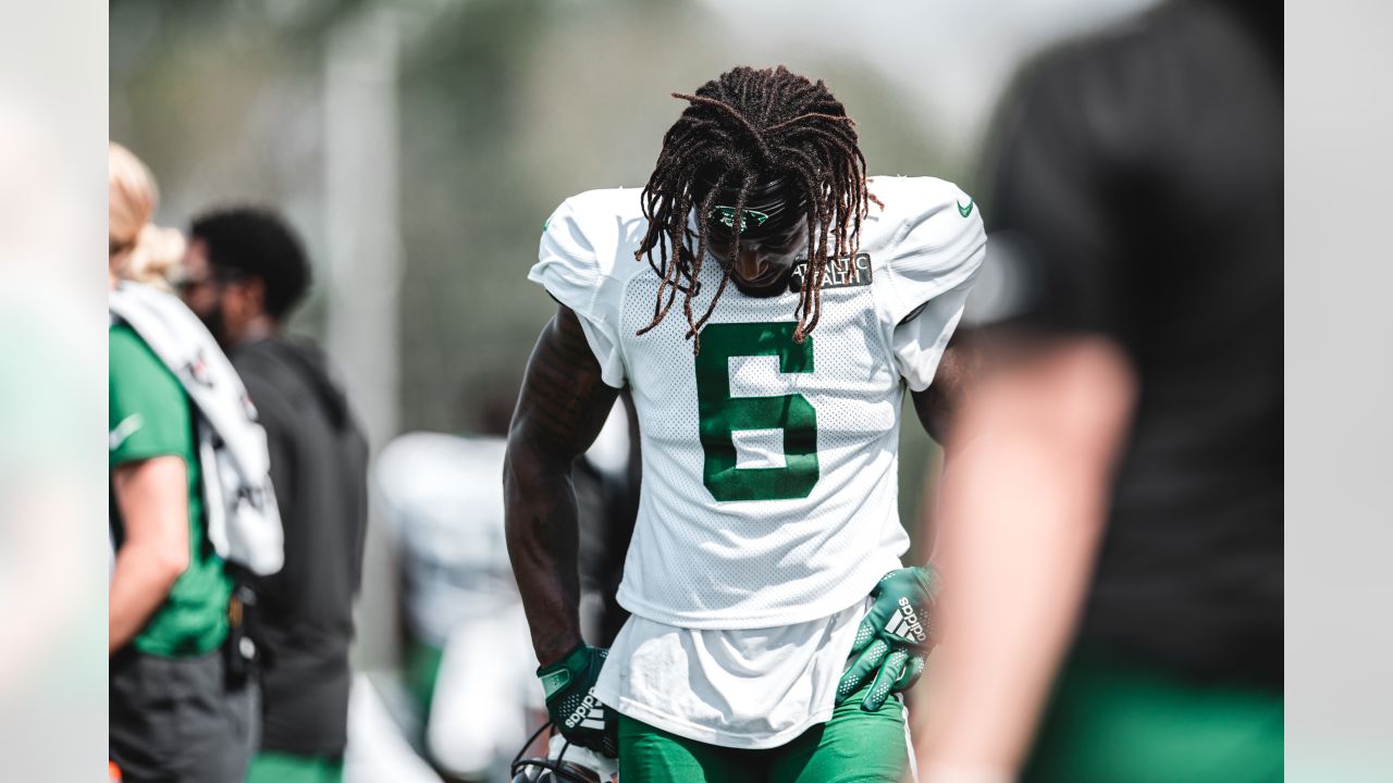 New York Jets wide receiver Garrett Wilson (17) practices before a  preseason NFL football game against the New York Giants, Sunday, Aug. 28,  2022, in East Rutherford, N.J. (AP Photo/Adam Hunger Stock