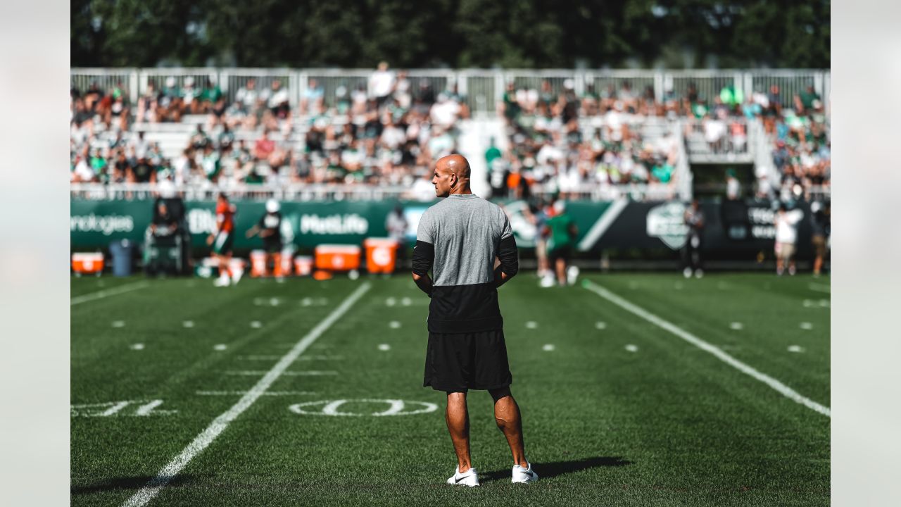 Jets practice felt like 'Christmas' as Moore, Vera-Tucker return