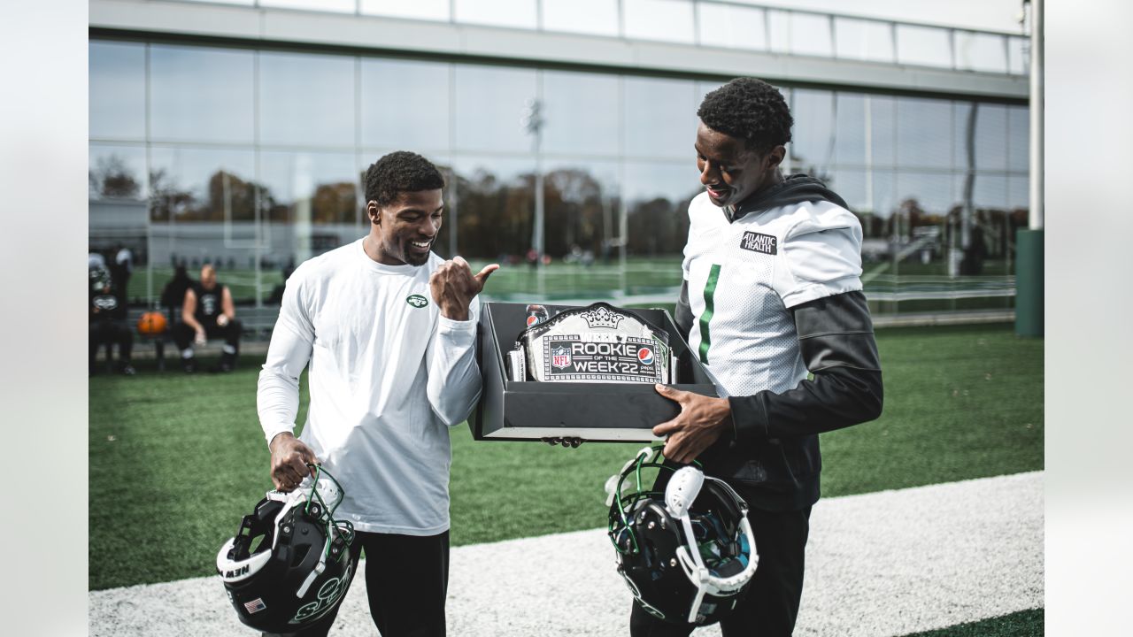 New York Jets cornerback Sauce Gardner (1) practices before a preseason NFL  football game against the New York Giants, Sunday, Aug. 28, 2022, in East  Rutherford, N.J. (AP Photo/Adam Hunger Stock Photo - Alamy