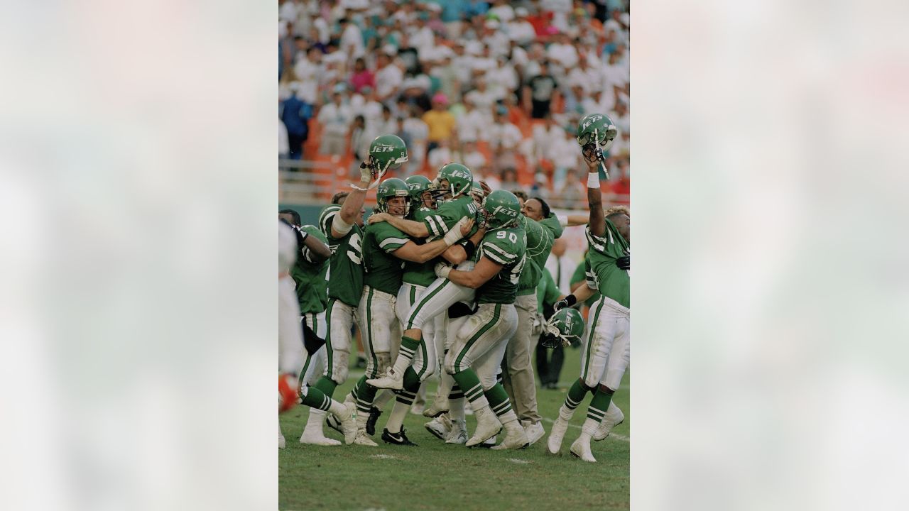 New York Jets Ronnie Lott, right, and teammate Jeff Lageman, left