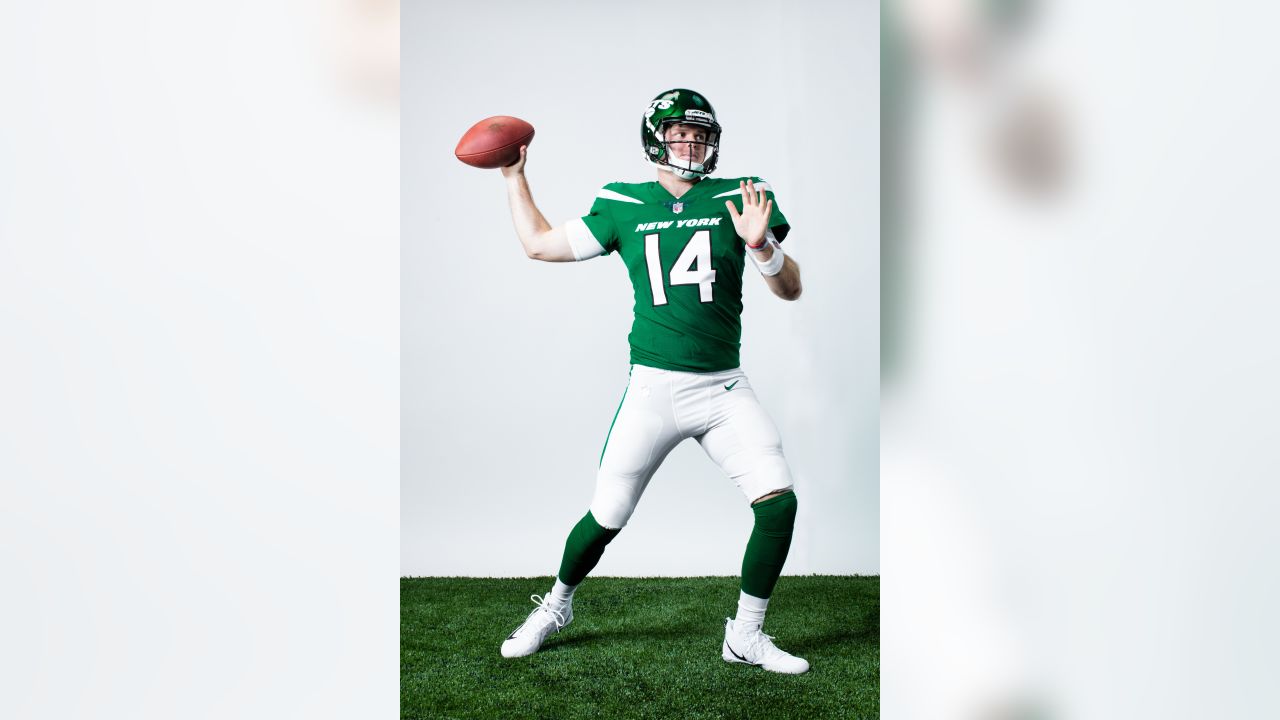 New York Jets Jersey Reveal Green Carpet at Gotham Hall Featuring: Jet Man  Where: New York, New York, United States When: 04 Apr 2019 Credit: Arturo  Holmes/WENN.com Stock Photo - Alamy