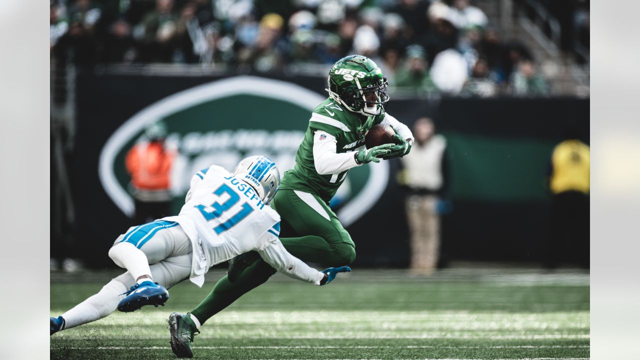 Offensive rookie of the year award winner 2023: Jets WR Garrett Wilson  claims top rookie honors - DraftKings Network