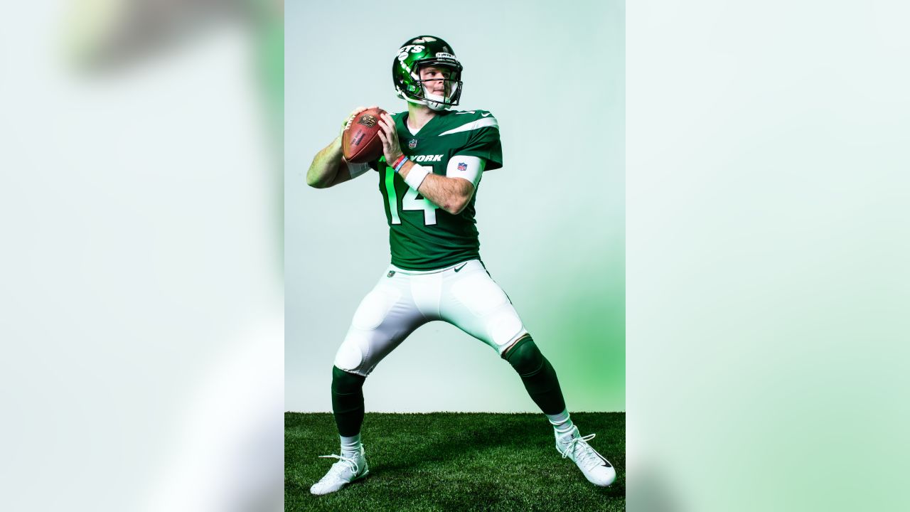 New York Jets Jersey Reveal Green Carpet at Gotham Hall Featuring: Jet Man  Where: New York, New York, United States When: 04 Apr 2019 Credit: Arturo  Holmes/WENN.com Stock Photo - Alamy