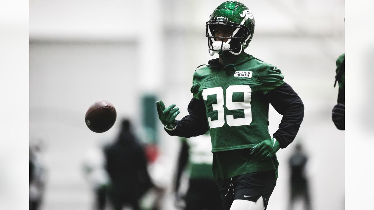 Zonovan Knight, Ty Johnson deliver with Jets thin at running back