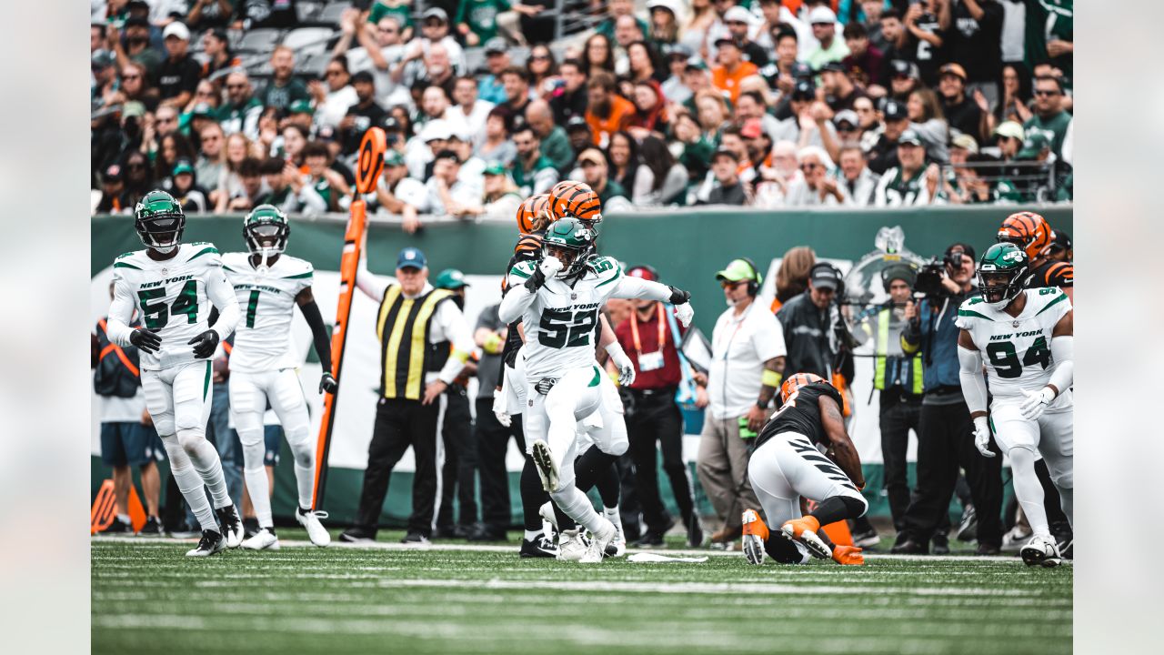 East Rutherford, New Jersey, USA. 25th Sep, 2022. New York Jets cornerback Sauce  Gardner (1) reacts after breaking up a pass intended for Cincinnati Bengals  wide receiver Ja'Marr Chase (1) (not pictured)