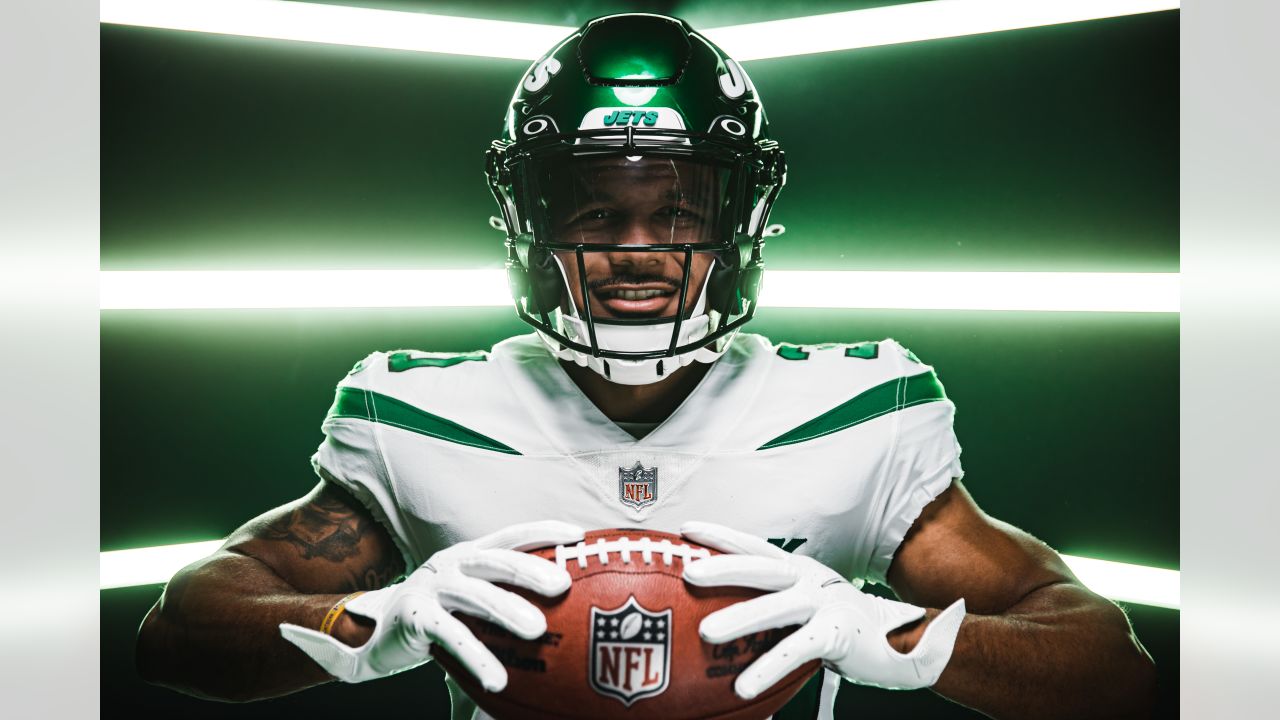 New York Jets safety Tony Adams (22) defends against the Atlanta Falcons  during a preseason NFL football game Monday, Aug. 22, 2022, in East  Rutherford, N.J. (AP Photo/Adam Hunger Stock Photo - Alamy