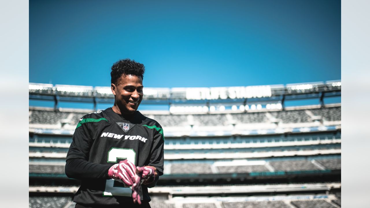 Top Photos from the First Jets vs. Giants Salute to Service Bowl