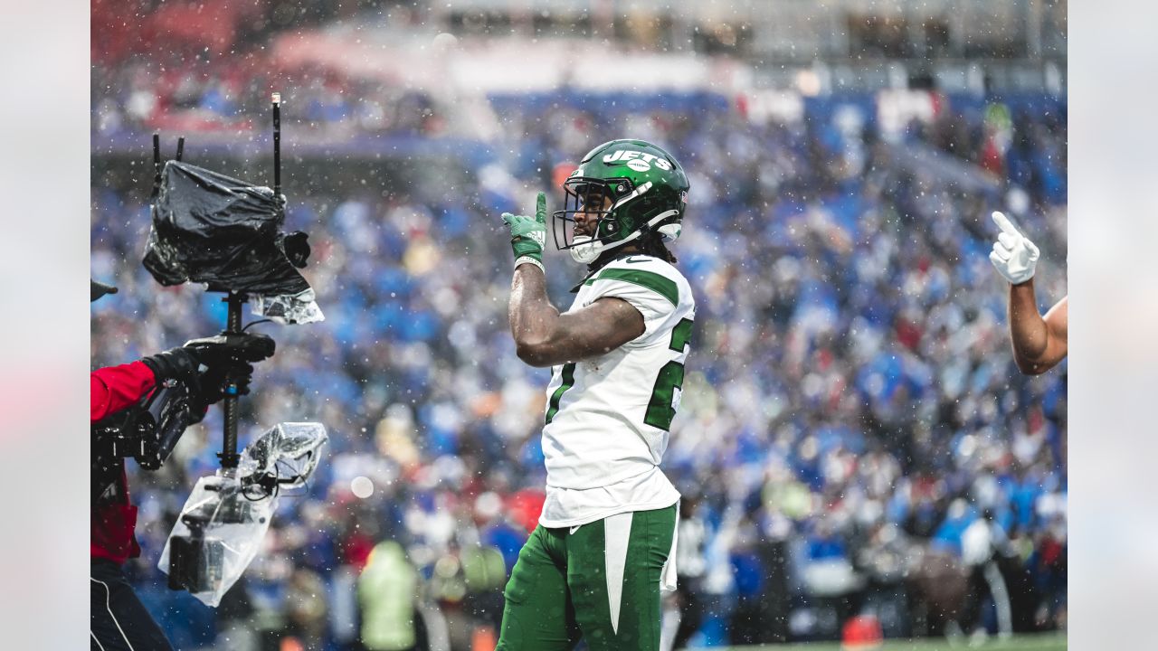 Jets RB Breece Hall supports Wichita flag football league