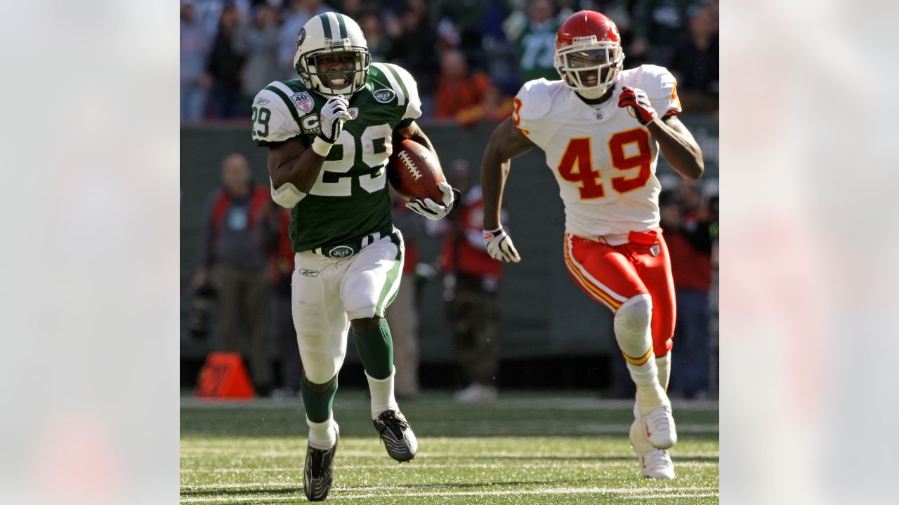 New York Jets running back Leon Washington (29) runs by Miami