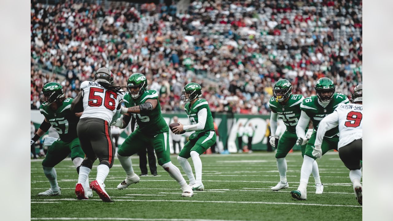 New York Jets QB Zach Wilson reveals what Tampa Bay Buccaneers QB Tom Brady  told him postgame - Sports Illustrated New York Jets News, Analysis and More