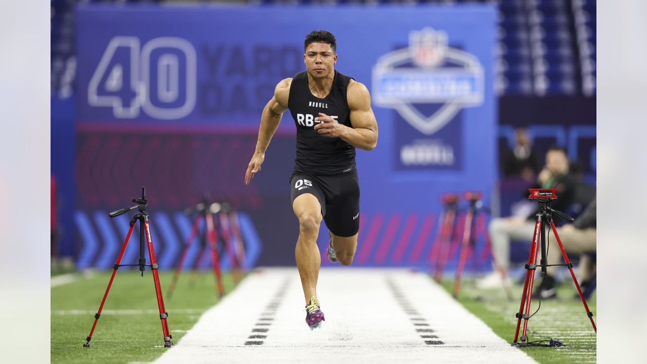 Auburn running back Tank Bigsby runs a drill at the NFL football scouting  combine in Indianapolis, Sunday, March 5, 2023. (AP Photo/Darron Cummings  Stock Photo - Alamy