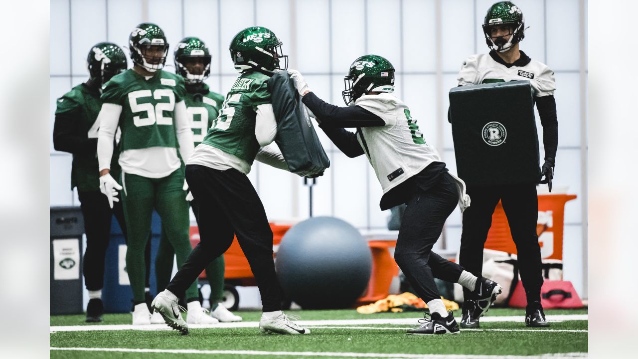 Zonovan Knight, Ty Johnson deliver with Jets thin at running back