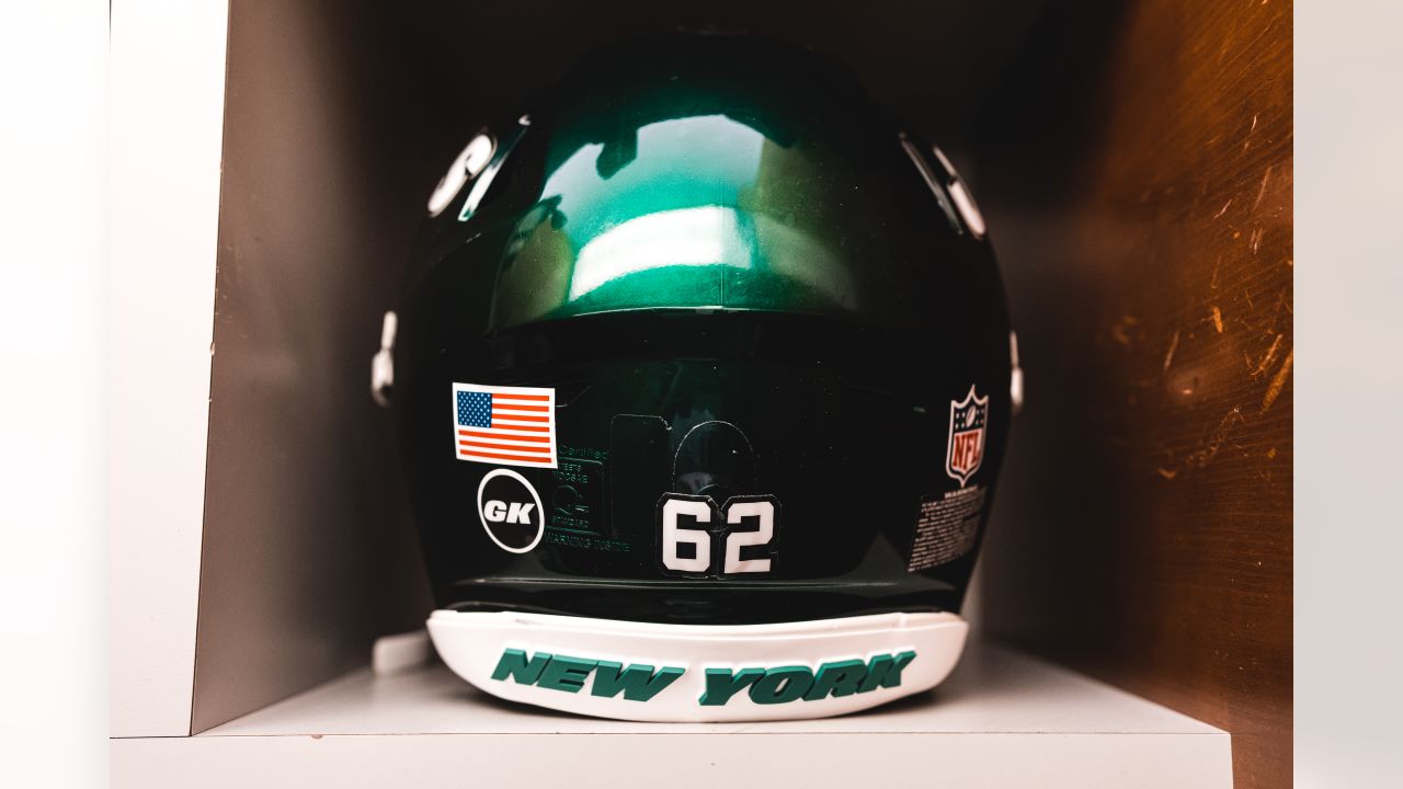 New York Jets helmets include tribute to Greg Knapp