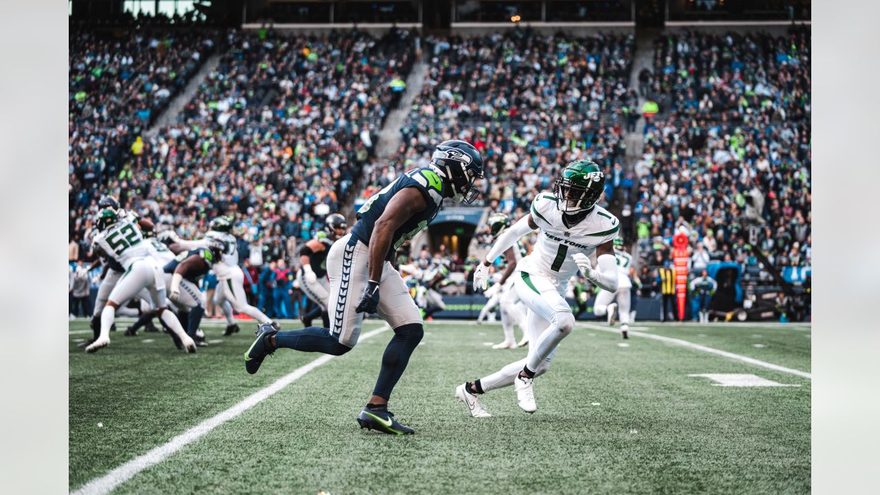 NFL Rookie Watch on X: Sauce Gardner put up a career-high 4 passes  defensed against the Seahawks today. And DK Metcalf ended the game with  just 3 receiving yards 