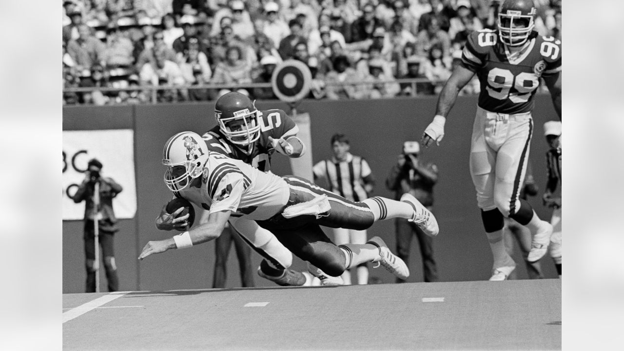 New England Patriots - 1998: Drew Bledsoe during the pregame