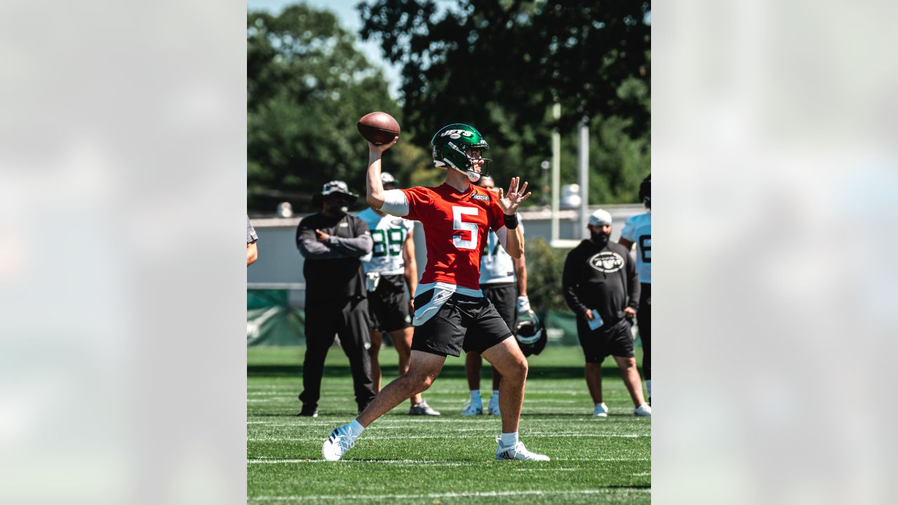 Notebook  Jets HC Robert Saleh Assesses the Guardian Helmet