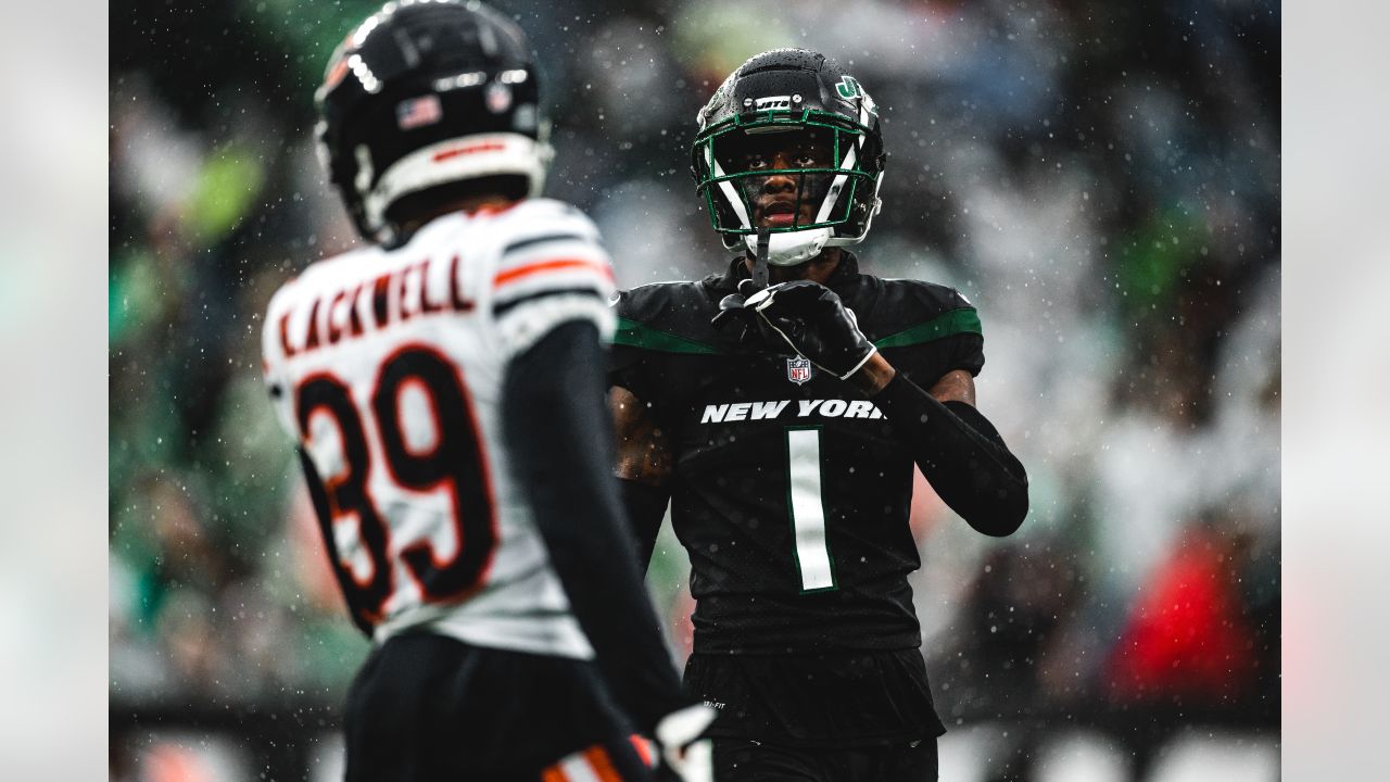 New York Jets QB Mike White Made NFL History in Win Over Chicago Bears -  Sports Illustrated New York Jets News, Analysis and More