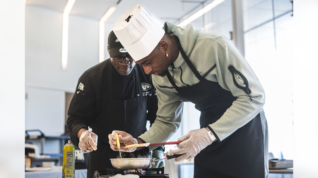 Gallery  Jets Rookies Take a Cooking Class