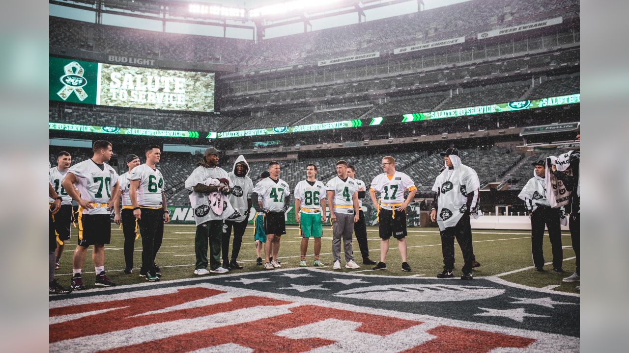 File:Service members unfurl flag at NY Jets first home game at new