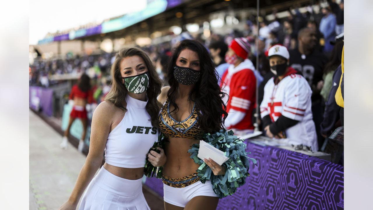 New York Jets Cheerleaders 2022 Calendar: January 2022 - December 2022  OFFICIAL Squared Monthly, BONUS Last 4 Months 2021