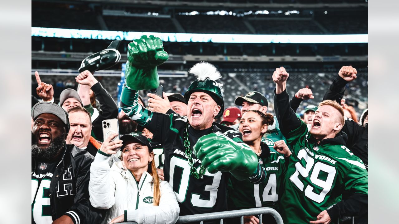 New York Jets fans celebrate during the 2022 NFL Draft on Thursday, April  28, 2022, in Las Vegas. (AP Photo/Steve Luciano Stock Photo - Alamy