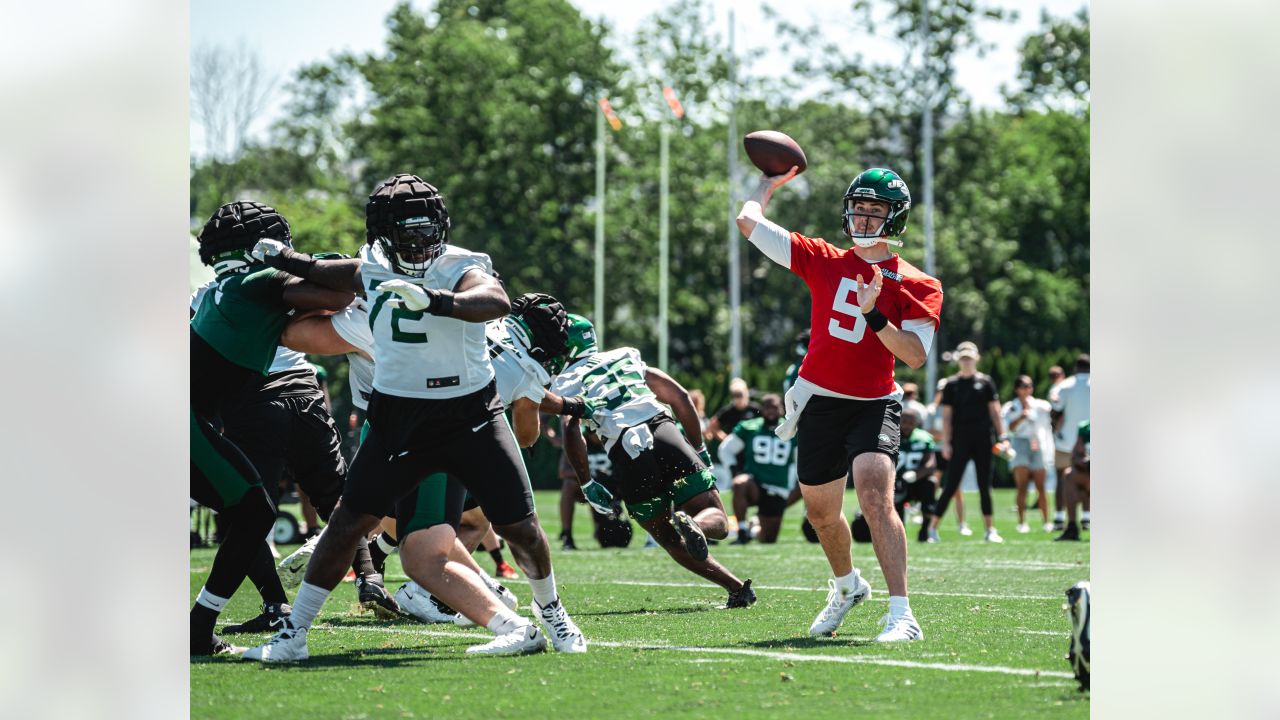 Notebook  Jets HC Robert Saleh Assesses the Guardian Helmet