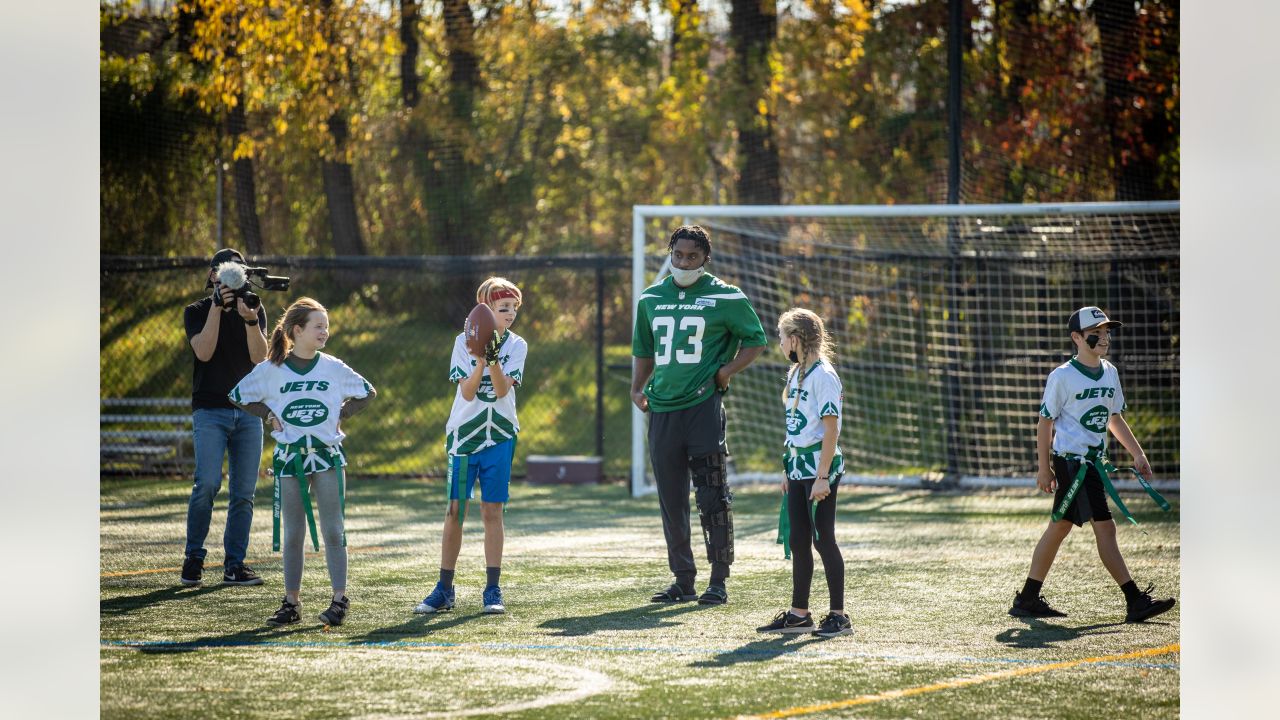 Gallery  Jets Players Get On the Field with Local Sixth Graders