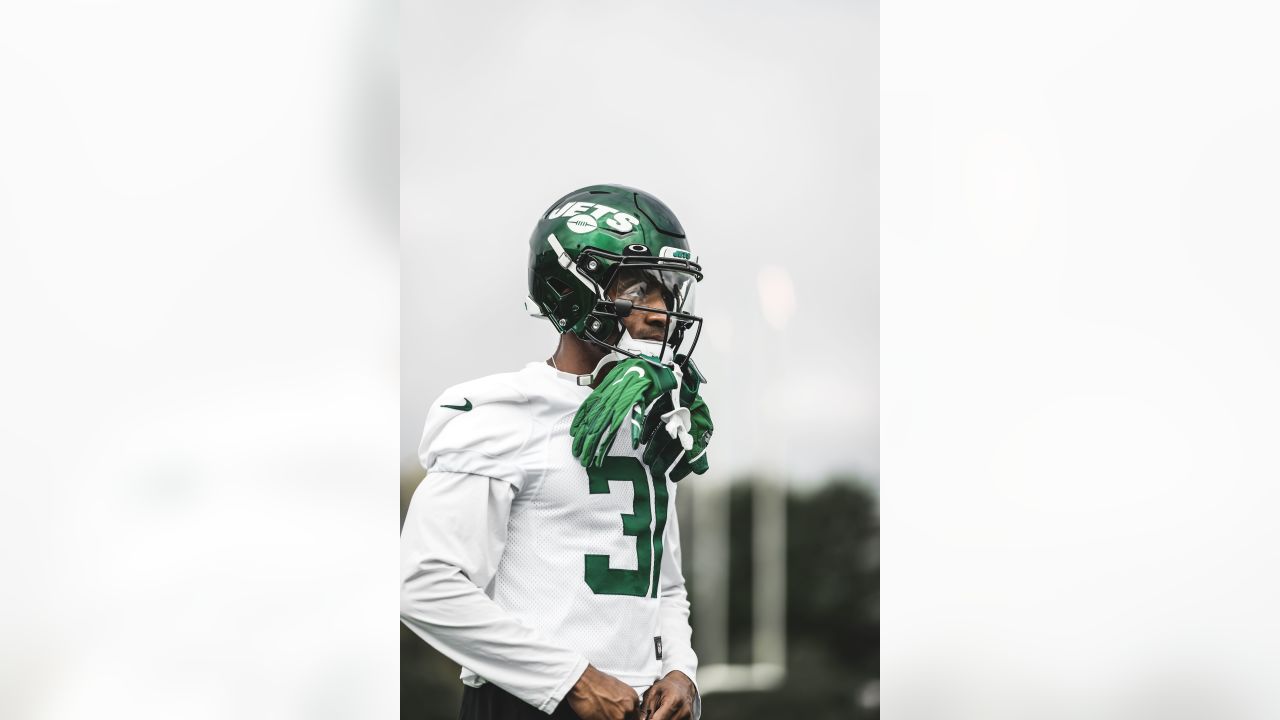 New York Jets' Mekhi Becton shows up to work in a Michael Myers mask