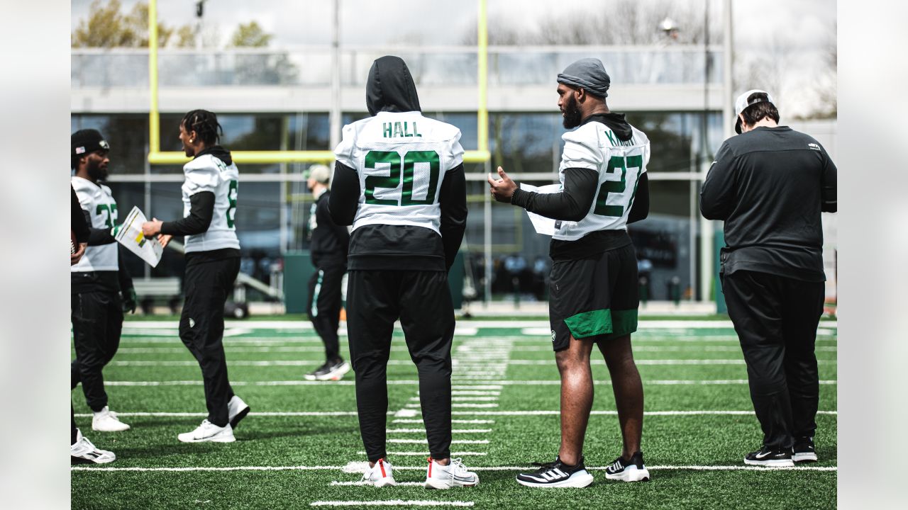 Jets RB Breece Hall supports Wichita flag football league