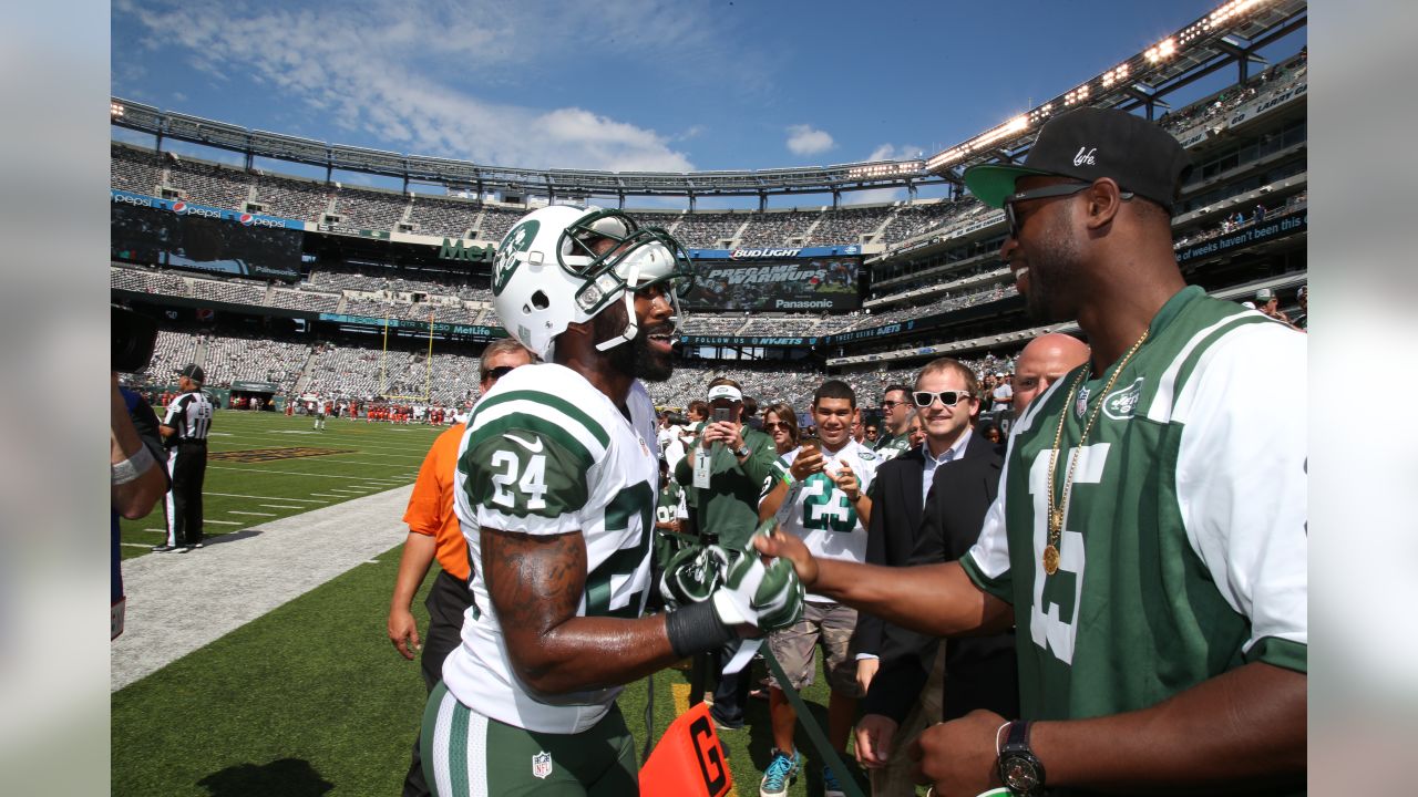 Photo: New York Jets Darrelle Revis at New Meadowlands Stadium in