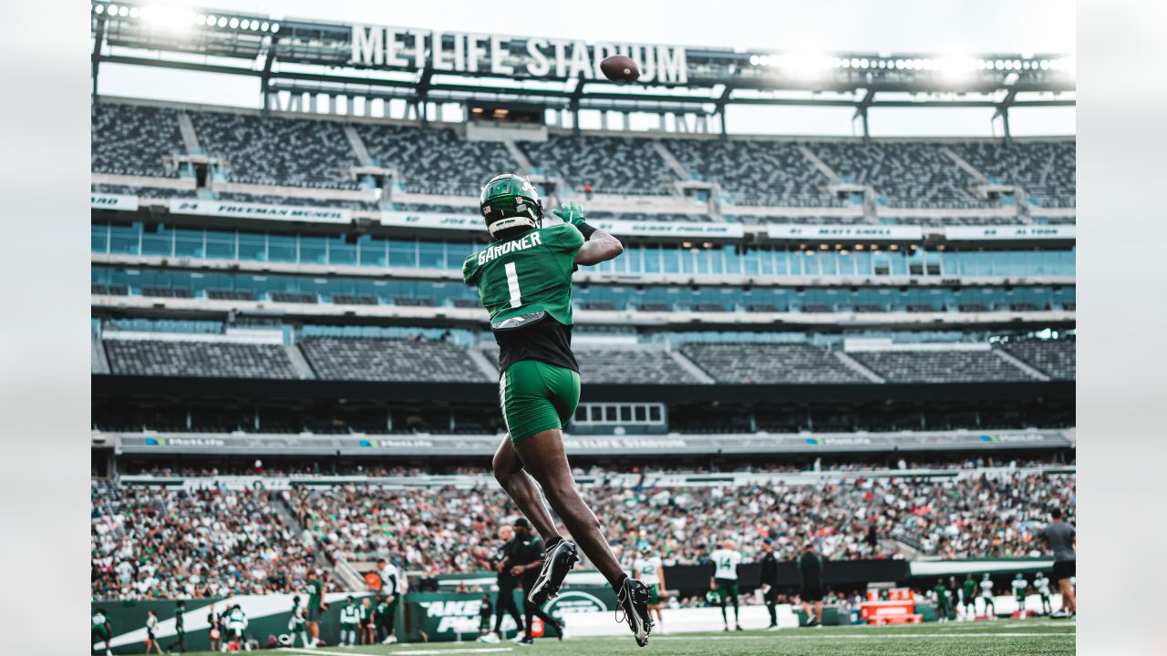 Ahmad 'Sauce' Gardner Named Defensive Rookie of the Year at NFL Honors -  All Bearcats