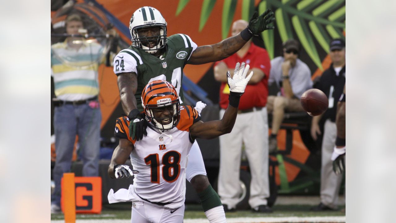 New York Jets Darrelle Revis plays defense on Cincinnati Bengals