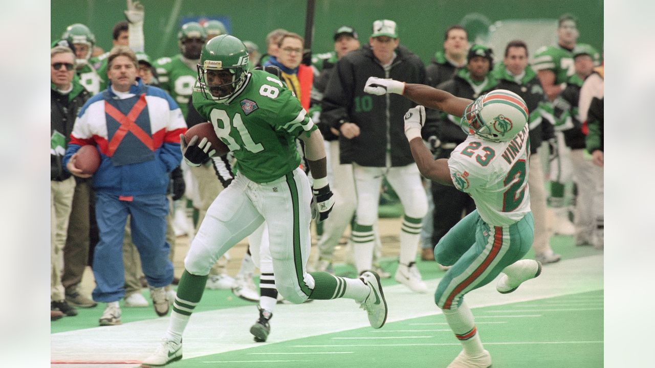 Philadelphia Eagles Kevin Curtis celebrates his touchdown on a 61-yard pass  in the first half of the football game with the Detroit Lions Sunday, Sept.  23, 2007, in Philadelphia. The Eagles are