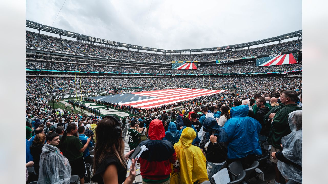 MetLife Stadium sings national anthem before 9/11 Jets game