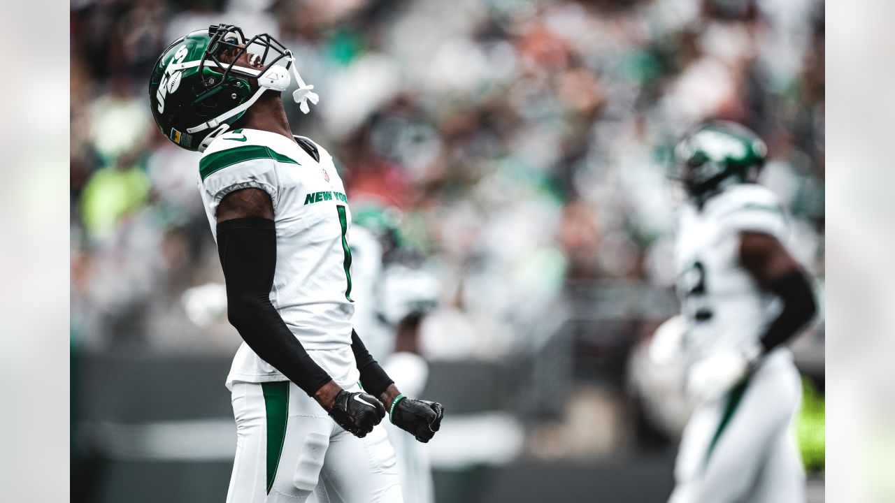 New York Jets WR Garrett Wilson Returns to Game After Rib Injury - Sports  Illustrated New York Jets News, Analysis and More