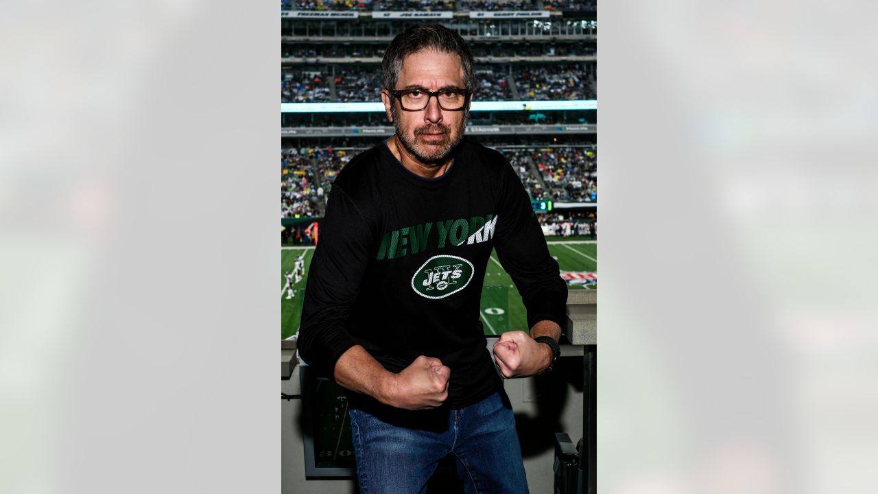 Actor Ray Romano attends the New York Jets vs the Indianapolis Colts  News Photo - Getty Images