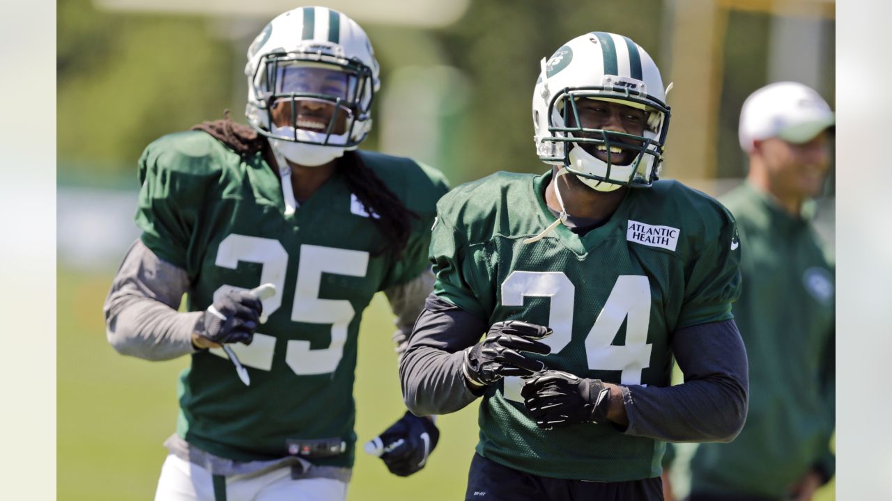 T.O. says Jets defensive back Darrelle Revis is 'average' leading