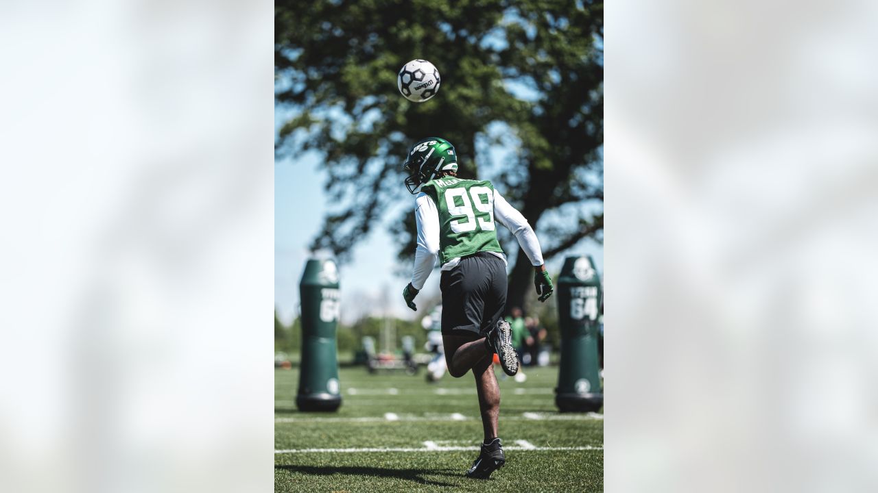 Different' Jermaine Johnson Benefits from Offseason Transformation - Sports  Illustrated New York Jets News, Analysis and More