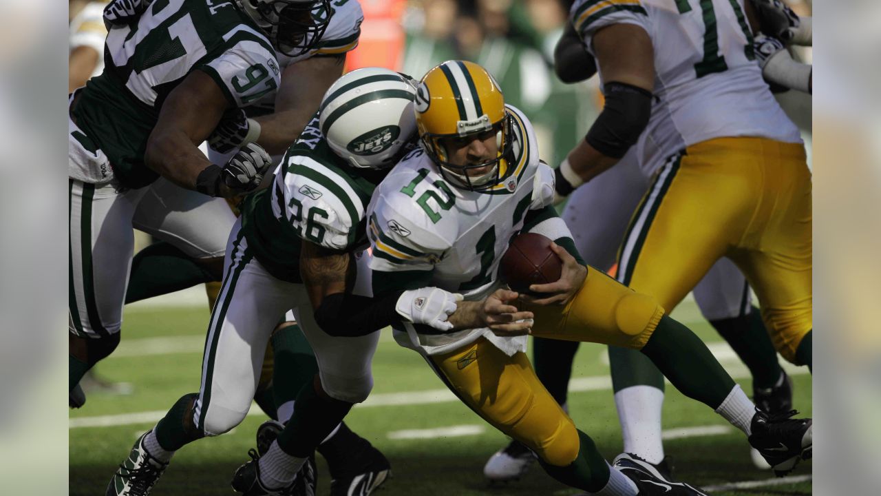 December 23, 2018 - East Rutherford, New Jersey, U.S. - Green Bay Packers  quarterback Aaron Rodgers (12) looks to pass during a NFL game between the  Green Bay Packers and the New