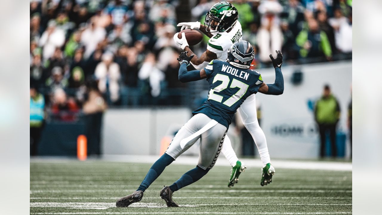 New York Jets quarterback Mike White (5) passes against the Seattle  Seahawks during an NFL football game, Sunday, Jan. 1, 2023, in Seattle. (AP  Photo/Ted S. Warren Stock Photo - Alamy