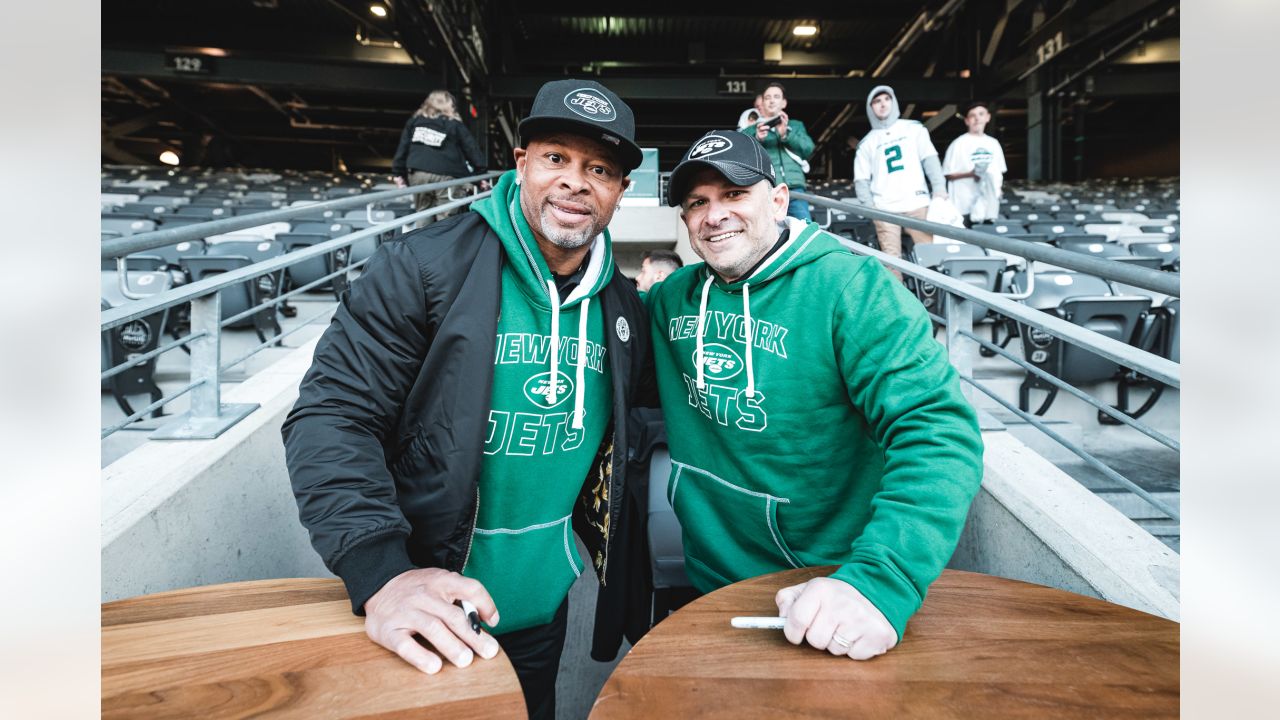 New York Jets fans celebrate during the 2022 NFL Draft on Thursday, April  28, 2022, in Las Vegas. (AP Photo/Steve Luciano Stock Photo - Alamy